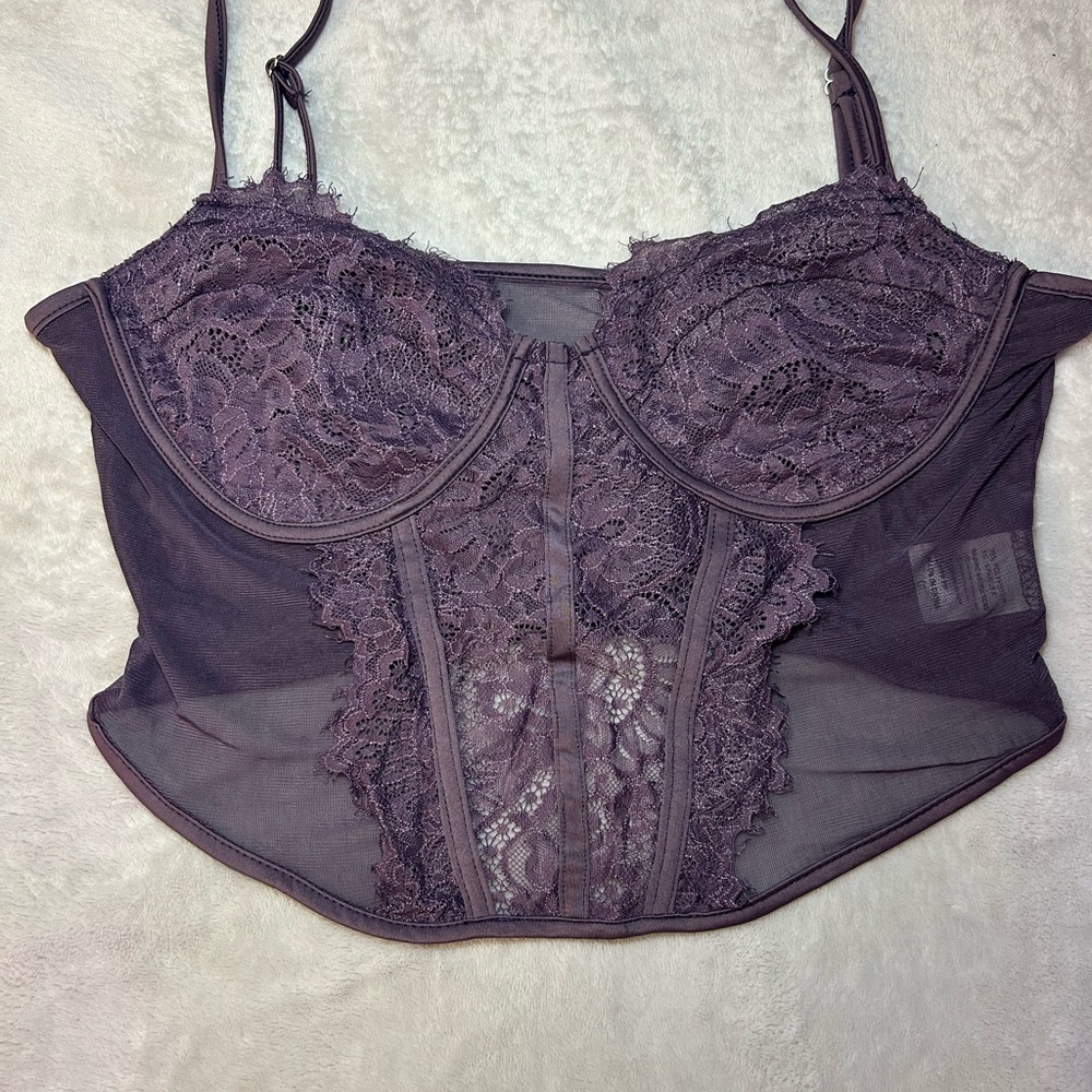 Elegant Lace Bustier in Purple